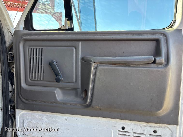 image for item FB3569 1998 Ford F-800 forestry bucket truck