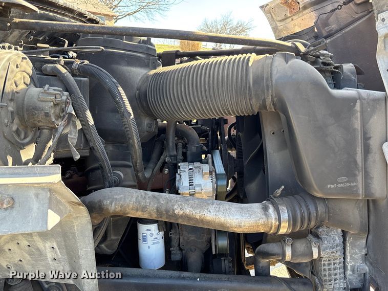 image for item FB3569 1998 Ford F-800 forestry bucket truck