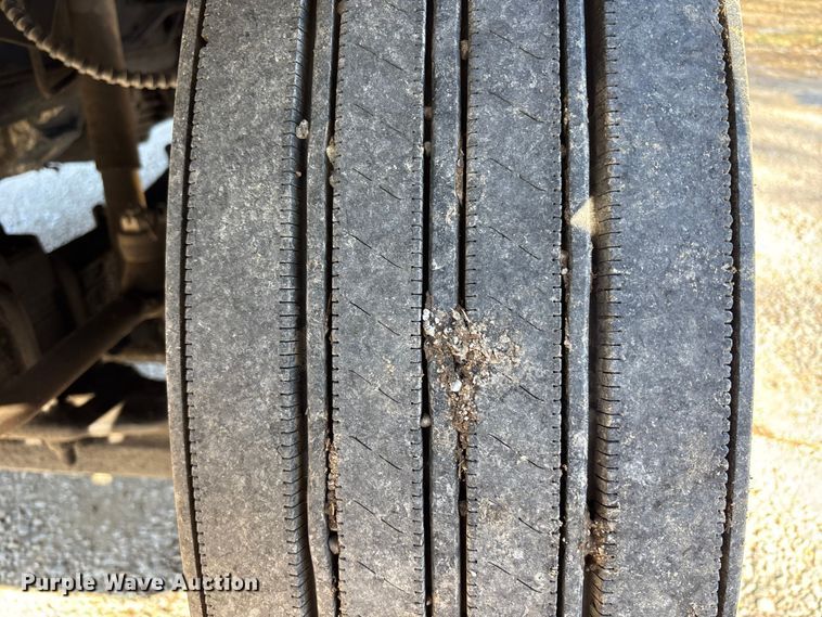 image for item FB3569 1998 Ford F-800 forestry bucket truck