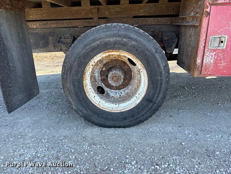 image for item FB3569 1998 Ford F-800 forestry bucket truck