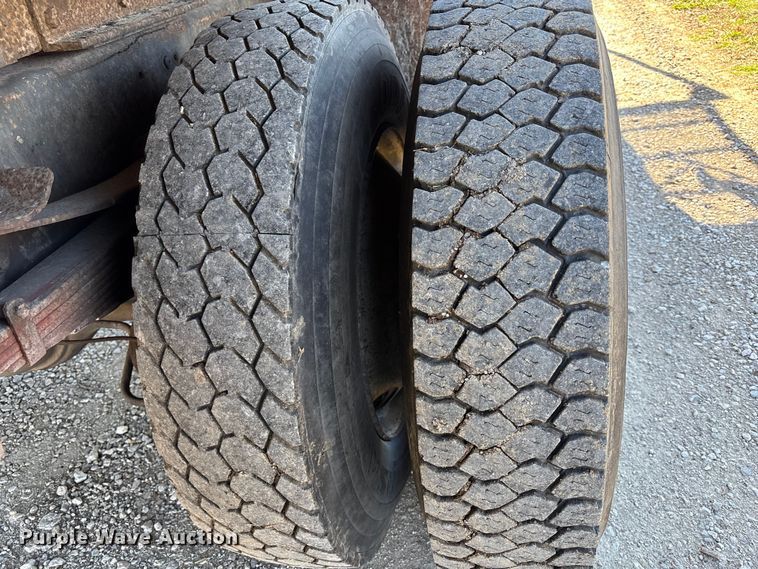 image for item FB3569 1998 Ford F-800 forestry bucket truck