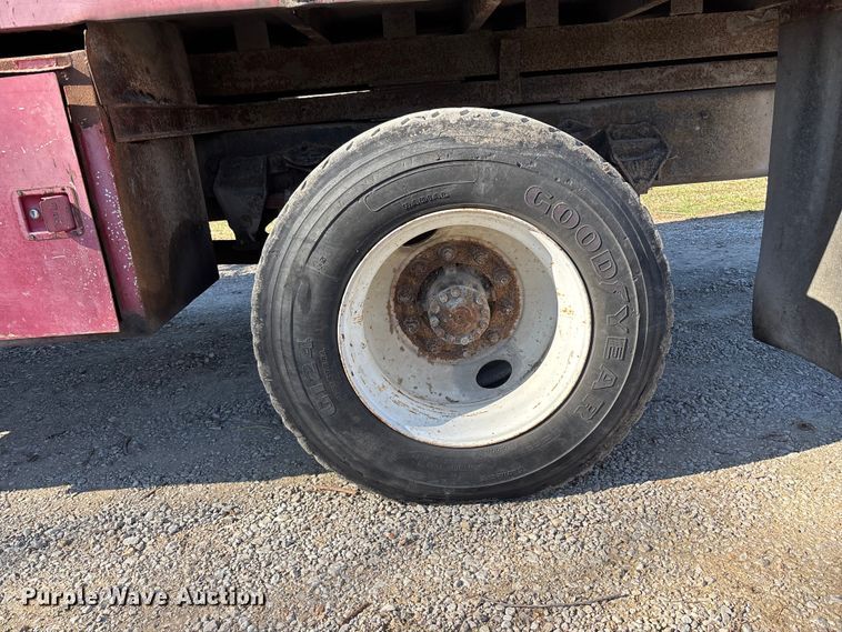 image for item FB3569 1998 Ford F-800 forestry bucket truck