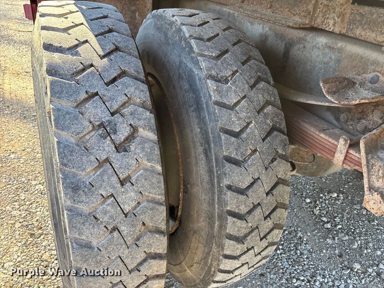 image for item FB3569 1998 Ford F-800 forestry bucket truck