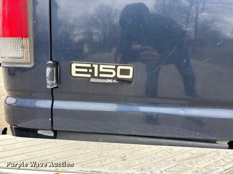 image for item FB3573 2003 Ford E150 van