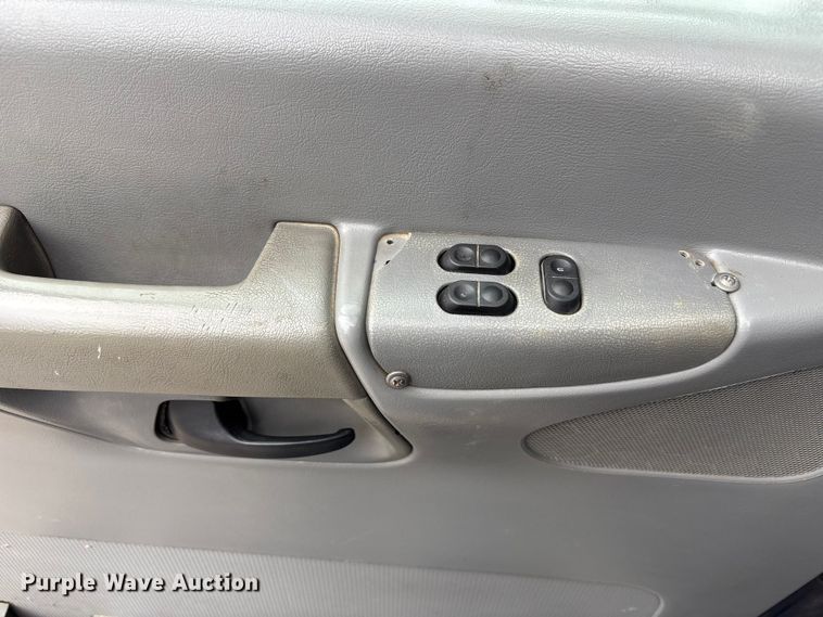 image for item FB3573 2003 Ford E150 van