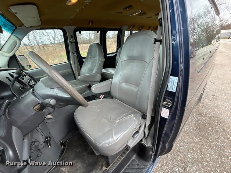image for item FB3573 2003 Ford E150 van