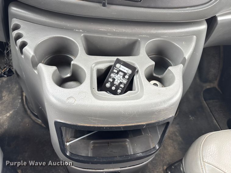 image for item FB3573 2003 Ford E150 van