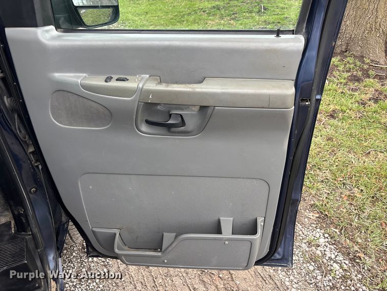 image for item FB3573 2003 Ford E150 van