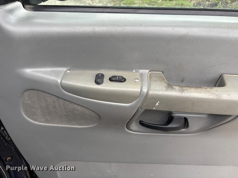 image for item FB3573 2003 Ford E150 van