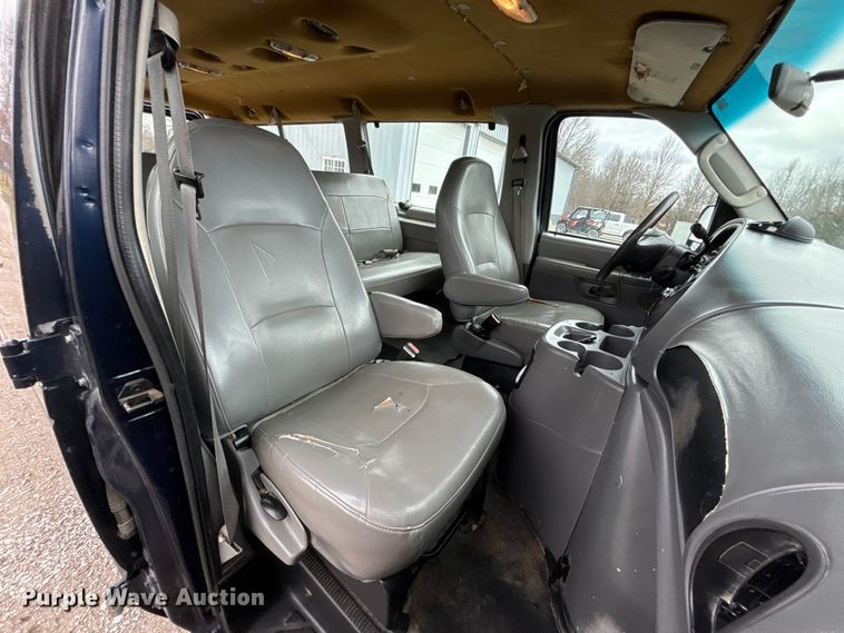 image for item FB3573 2003 Ford E150 van