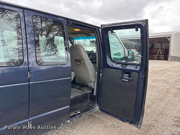 image for item FB3573 2003 Ford E150 van