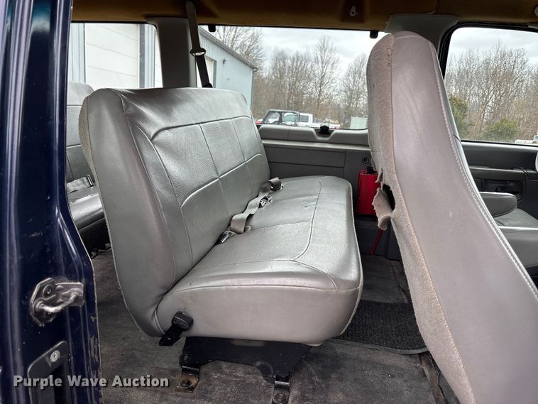 image for item FB3573 2003 Ford E150 van