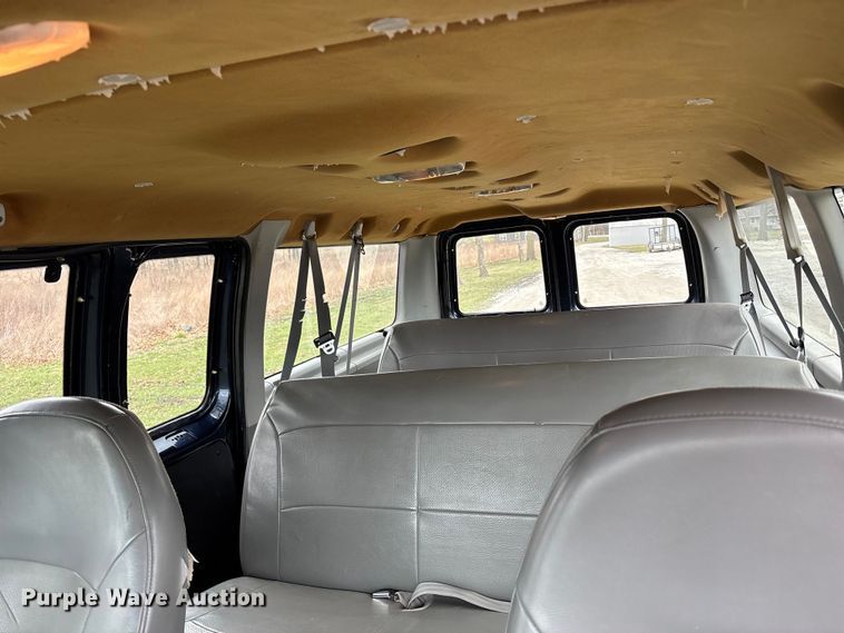 image for item FB3573 2003 Ford E150 van