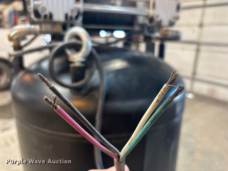 image for item FB3594 Vevor FB3500-10A300 air compressor