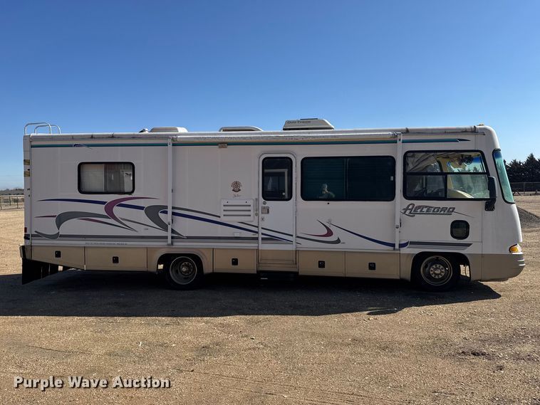 image for item FB6974 2000 Workhorse Allegro RV
