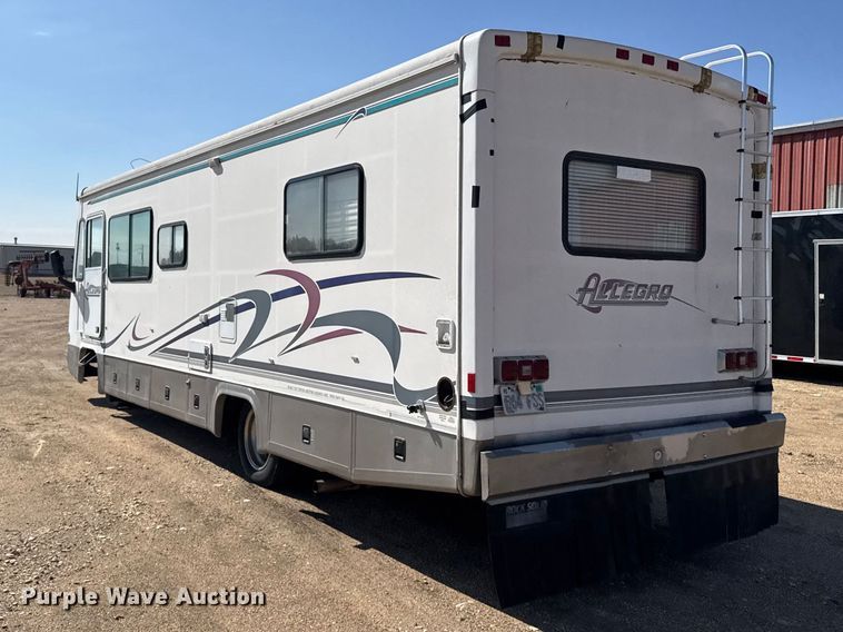 image for item FB6974 2000 Workhorse Allegro RV
