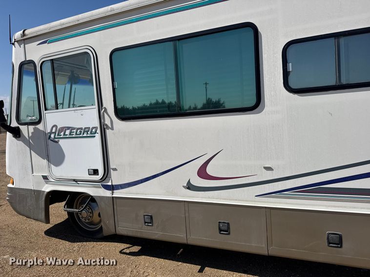 image for item FB6974 2000 Workhorse Allegro RV