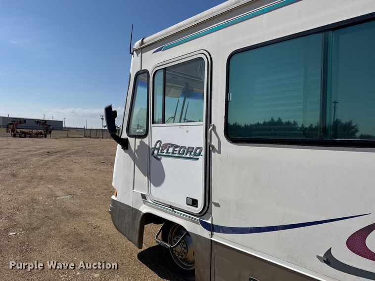 image for item FB6974 2000 Workhorse Allegro RV