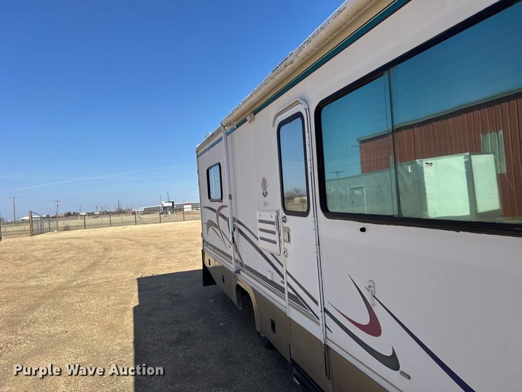 image for item FB6974 2000 Workhorse Allegro RV