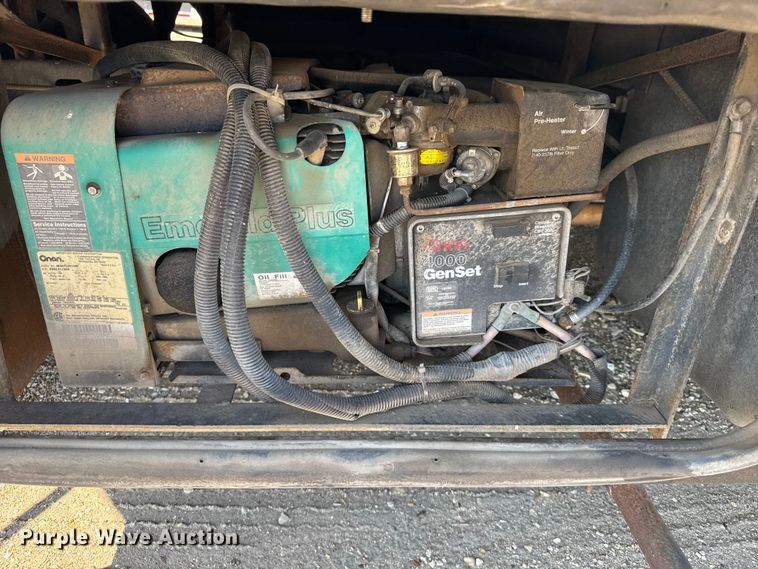 image for item FB6974 2000 Workhorse Allegro RV