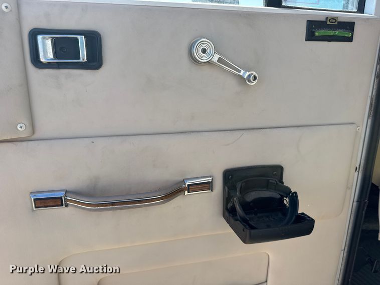 image for item FB6974 2000 Workhorse Allegro RV