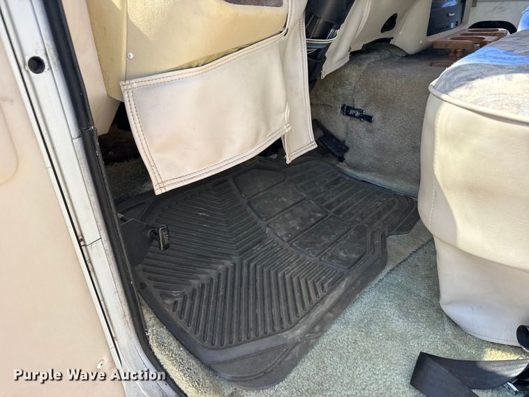 image for item FB6974 2000 Workhorse Allegro RV