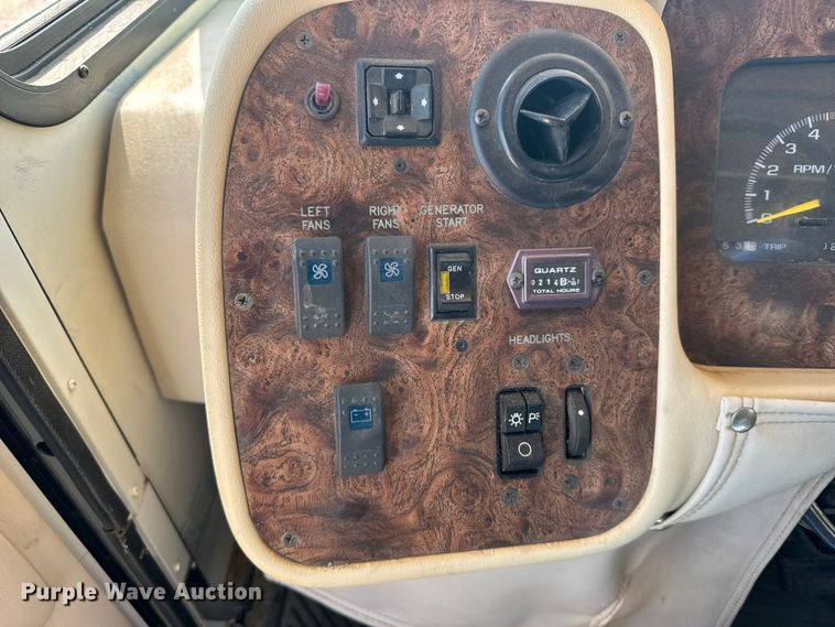 image for item FB6974 2000 Workhorse Allegro RV