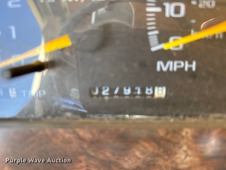 image for item FB6974 2000 Workhorse Allegro RV