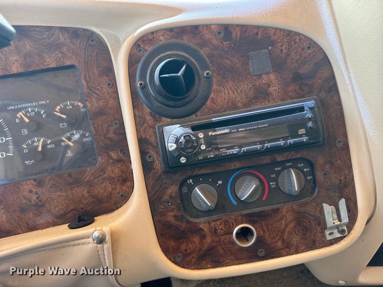 image for item FB6974 2000 Workhorse Allegro RV