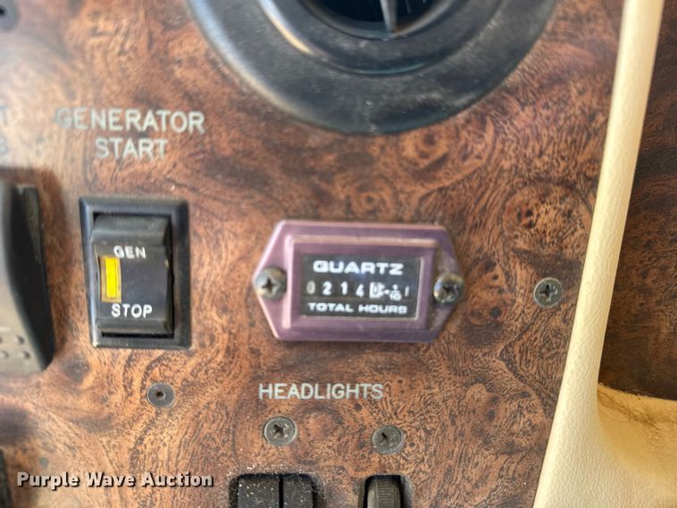 image for item FB6974 2000 Workhorse Allegro RV