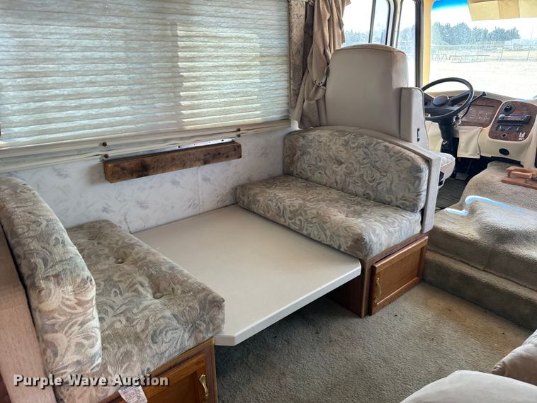 image for item FB6974 2000 Workhorse Allegro RV