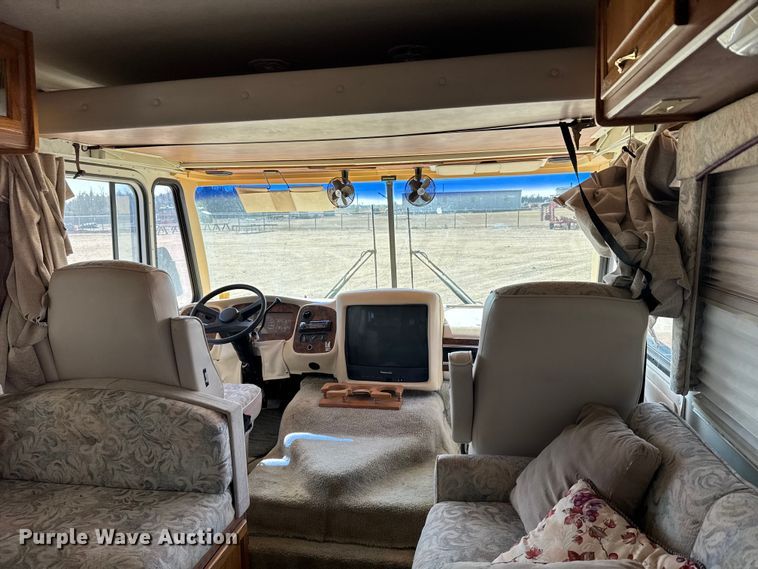 image for item FB6974 2000 Workhorse Allegro RV