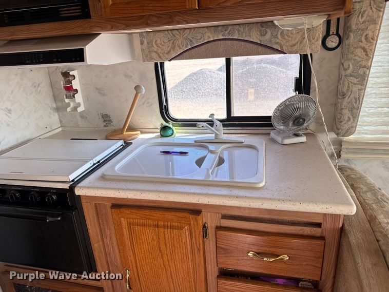 image for item FB6974 2000 Workhorse Allegro RV