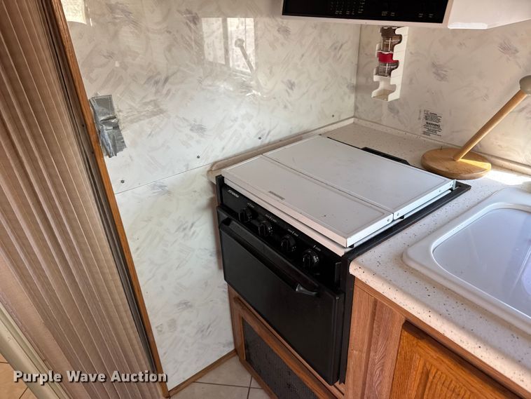 image for item FB6974 2000 Workhorse Allegro RV