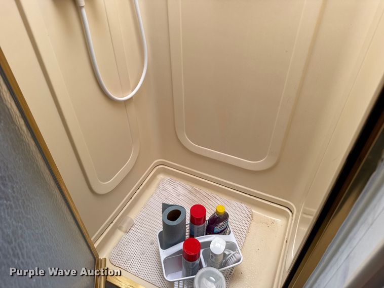 image for item FB6974 2000 Workhorse Allegro RV