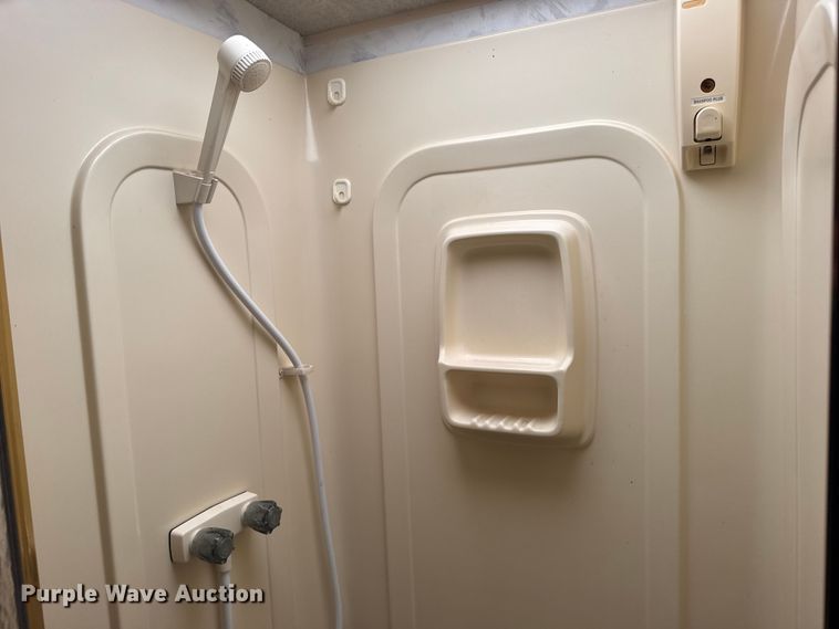 image for item FB6974 2000 Workhorse Allegro RV