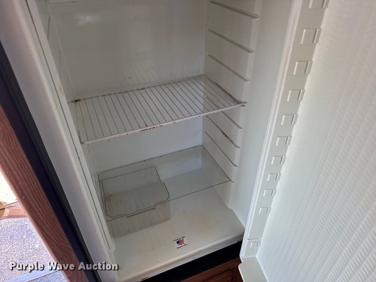 image for item FB6974 2000 Workhorse Allegro RV