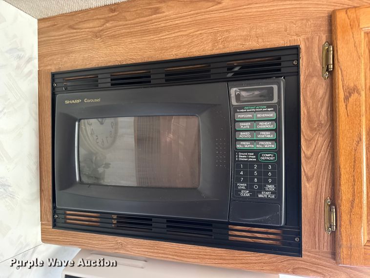 image for item FB6974 2000 Workhorse Allegro RV