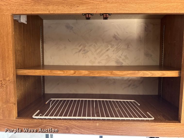 image for item FB6974 2000 Workhorse Allegro RV