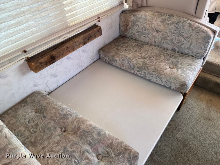 image for item FB6974 2000 Workhorse Allegro RV