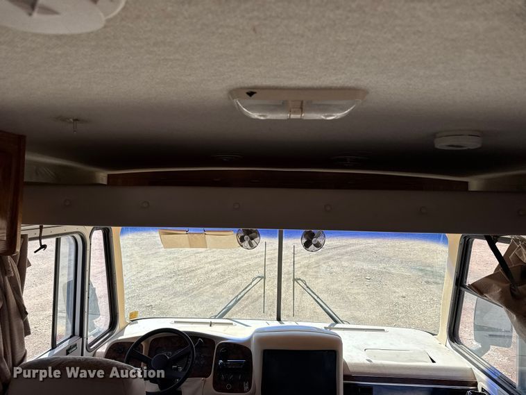 image for item FB6974 2000 Workhorse Allegro RV