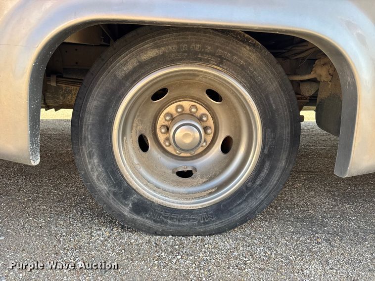 image for item FB6974 2000 Workhorse Allegro RV