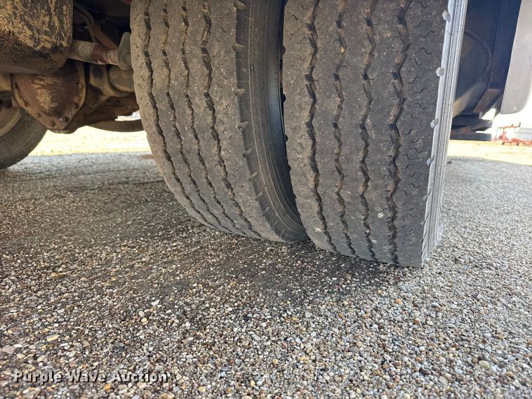 image for item FB6974 2000 Workhorse Allegro RV