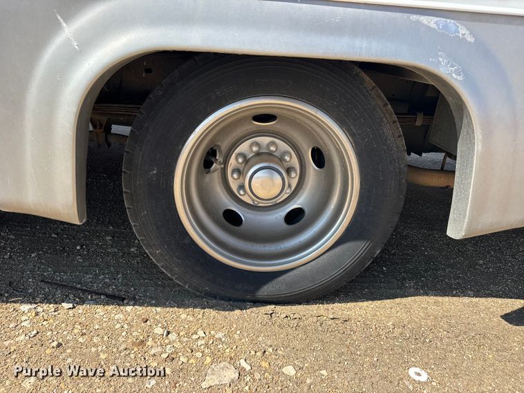 image for item FB6974 2000 Workhorse Allegro RV