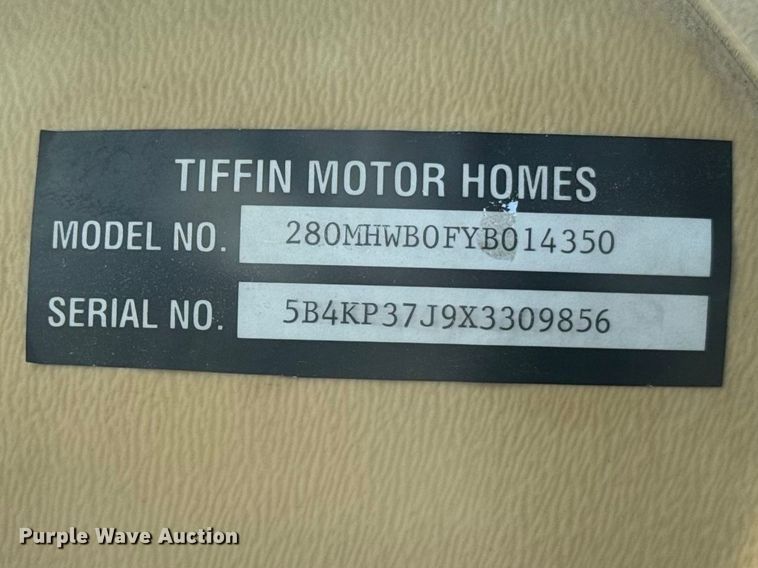 image for item FB6974 2000 Workhorse Allegro RV