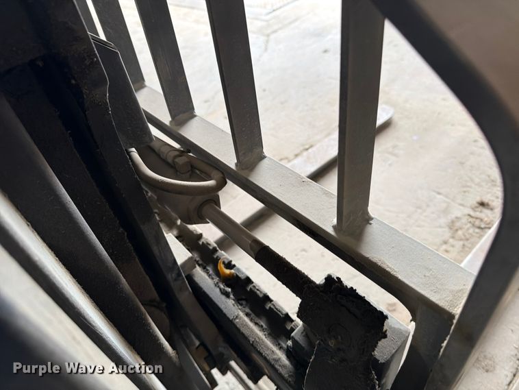 image for item FB8009 2017 Crown RR5725-35 reach truck