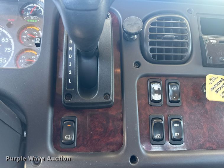 image for item FB9407 2019 Freightliner Business Class M2 rollback truck