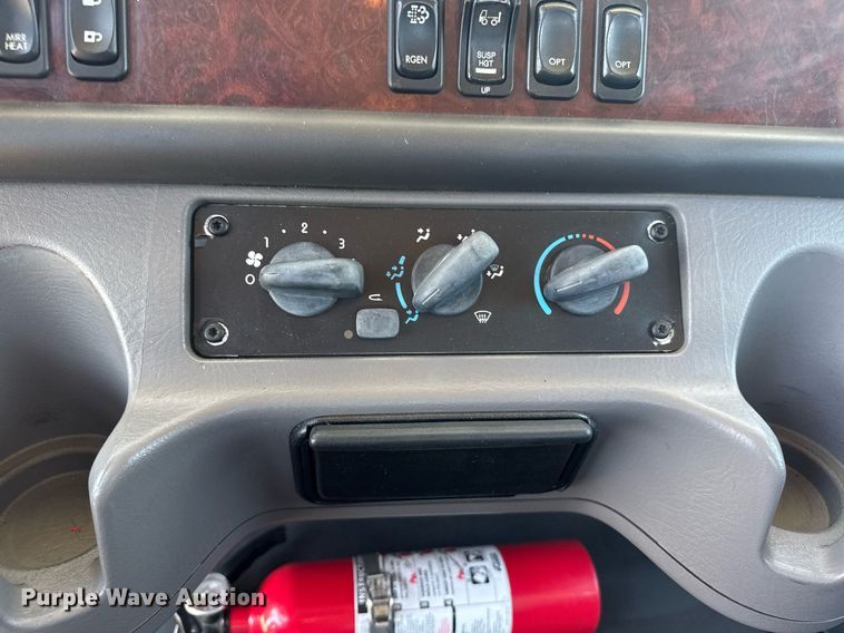 image for item FB9407 2019 Freightliner Business Class M2 rollback truck