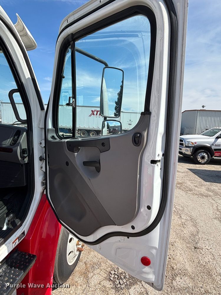 image for item FB9407 2019 Freightliner Business Class M2 rollback truck