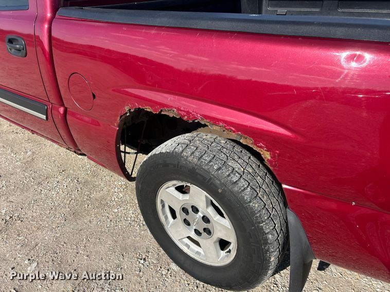 image for item FC5060 2005 Chevrolet Silverado 1500 Crew Cab pickup truck